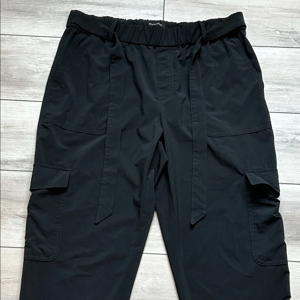 Banana Republic Tie Waist Cargo Jogger Pants in black size medium